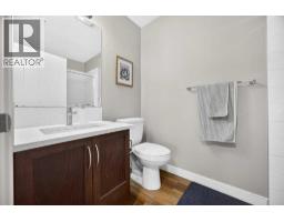 226, 20 Royal Oak Plaza NW - photo 24