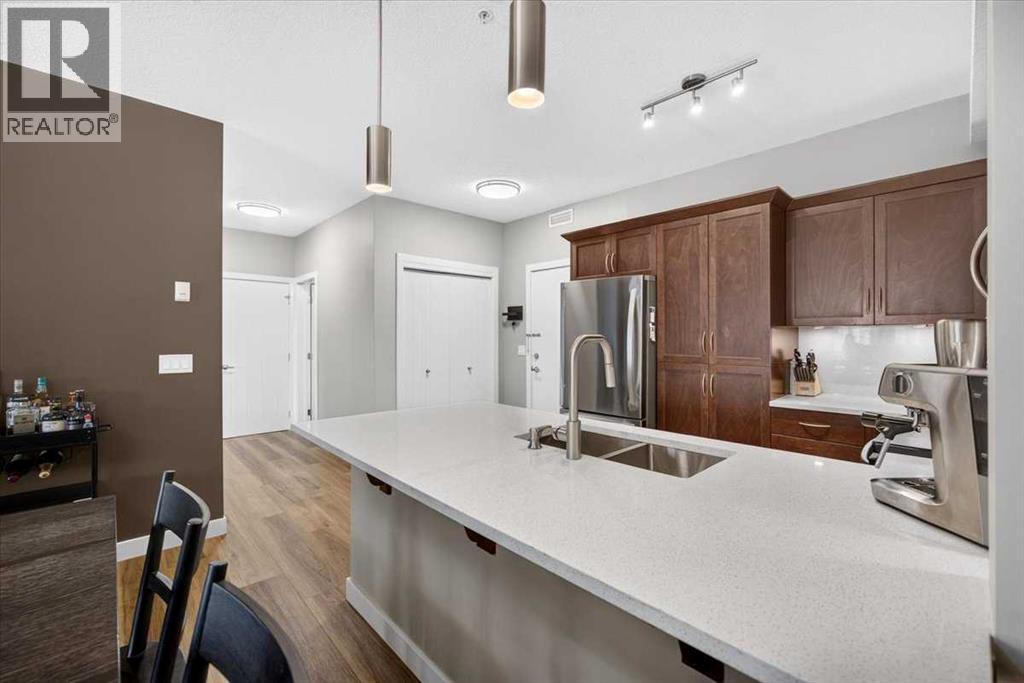 #226 20 Royal Oak Plaza NW - 3