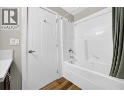 226, 20 Royal Oak Plaza NW - photo 18