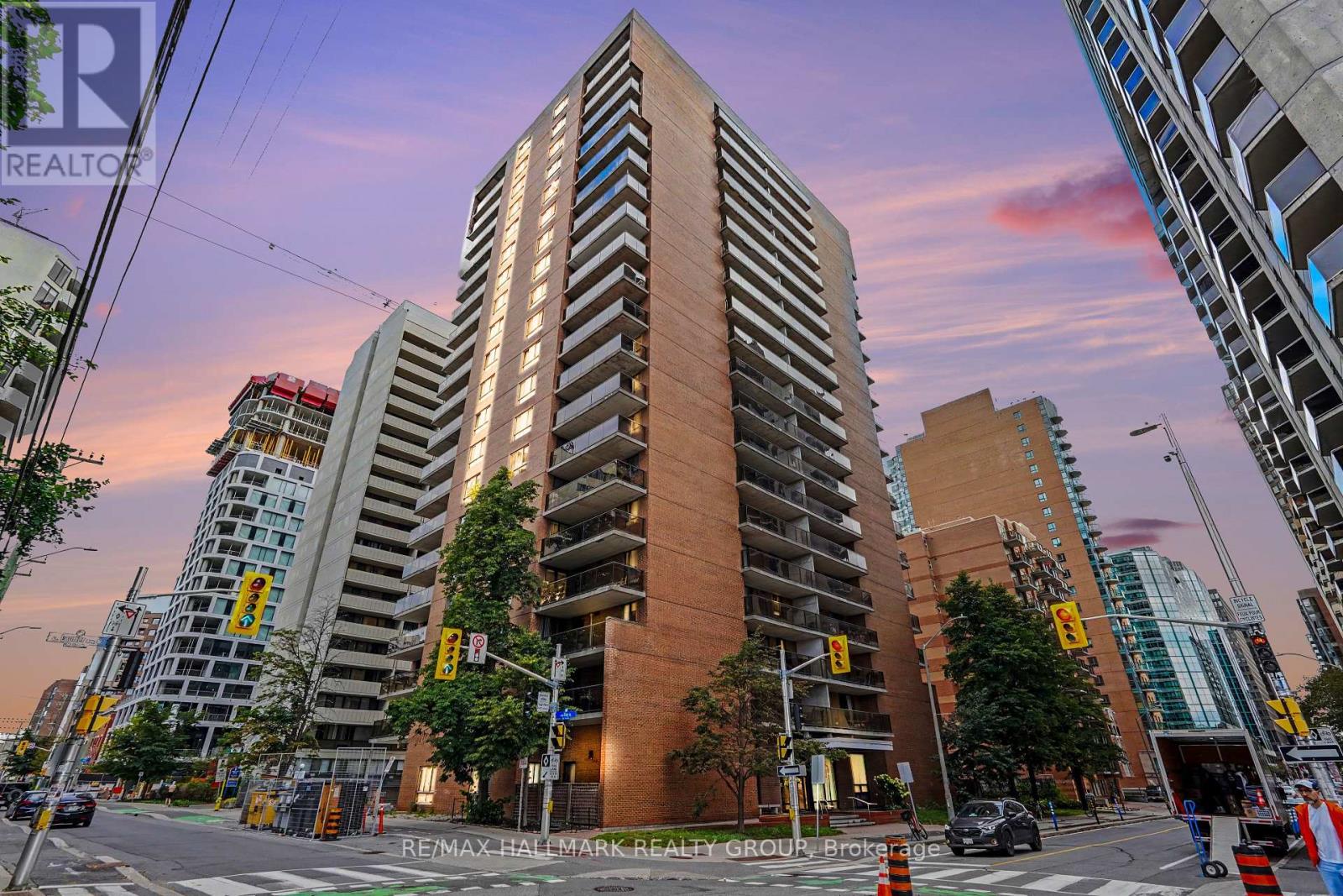 #403 475 LAURIER AVENUE W - 1