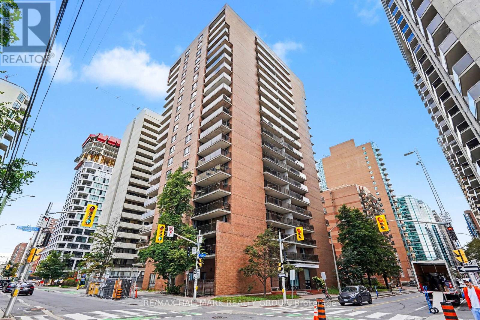 #403 475 LAURIER AVENUE W - 2