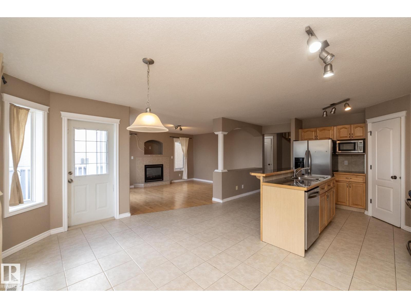 10620 183 AV NW - 12
