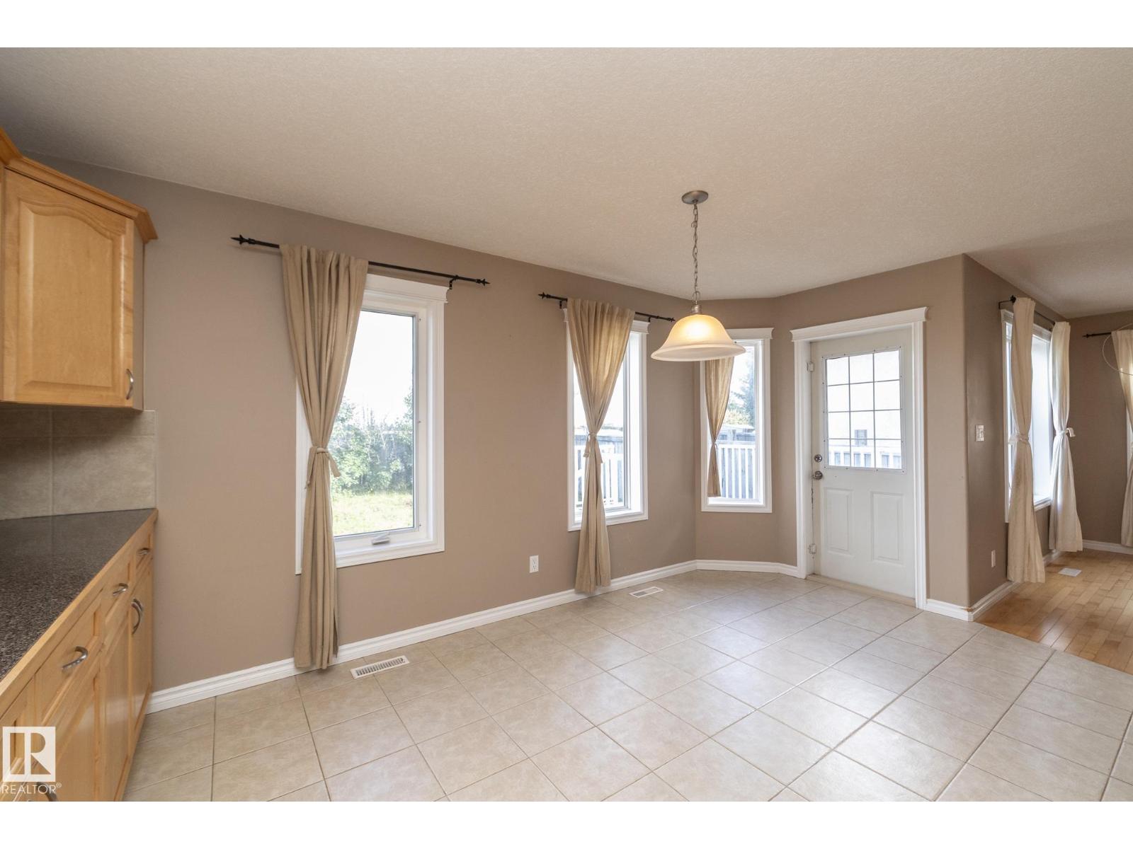 10620 183 AV NW - 14