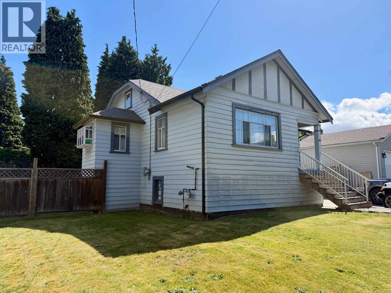 609 FOURTH STREET, New Westminster — photo 3