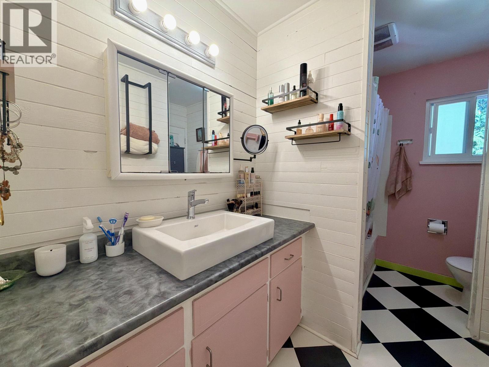 1044 FIRCREST ROAD, Gibsons