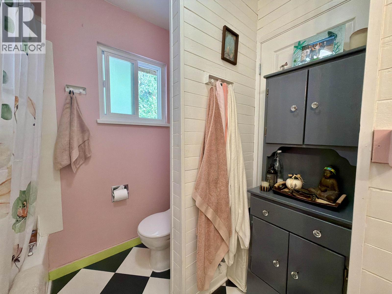 1044 FIRCREST ROAD, Gibsons
