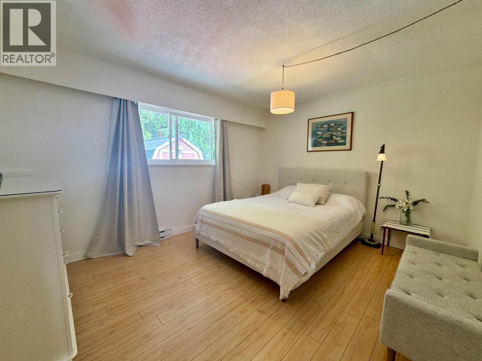 1044 FIRCREST ROAD, Gibsons