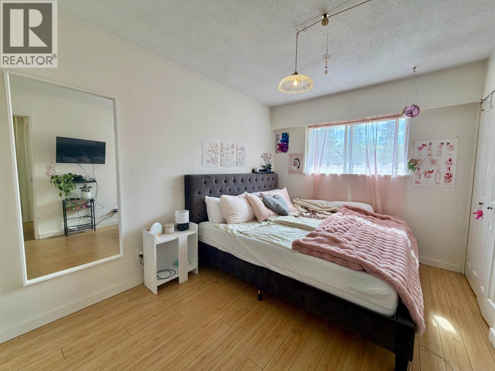 1044 FIRCREST ROAD, Gibsons