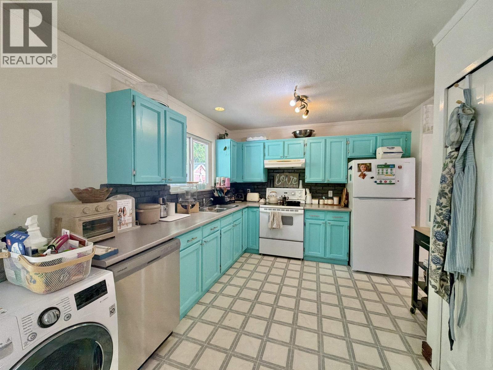 1044 FIRCREST ROAD, Gibsons