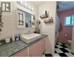 1044 Fircrest Road, Gibsons, BC V0N1V4 Photo 14