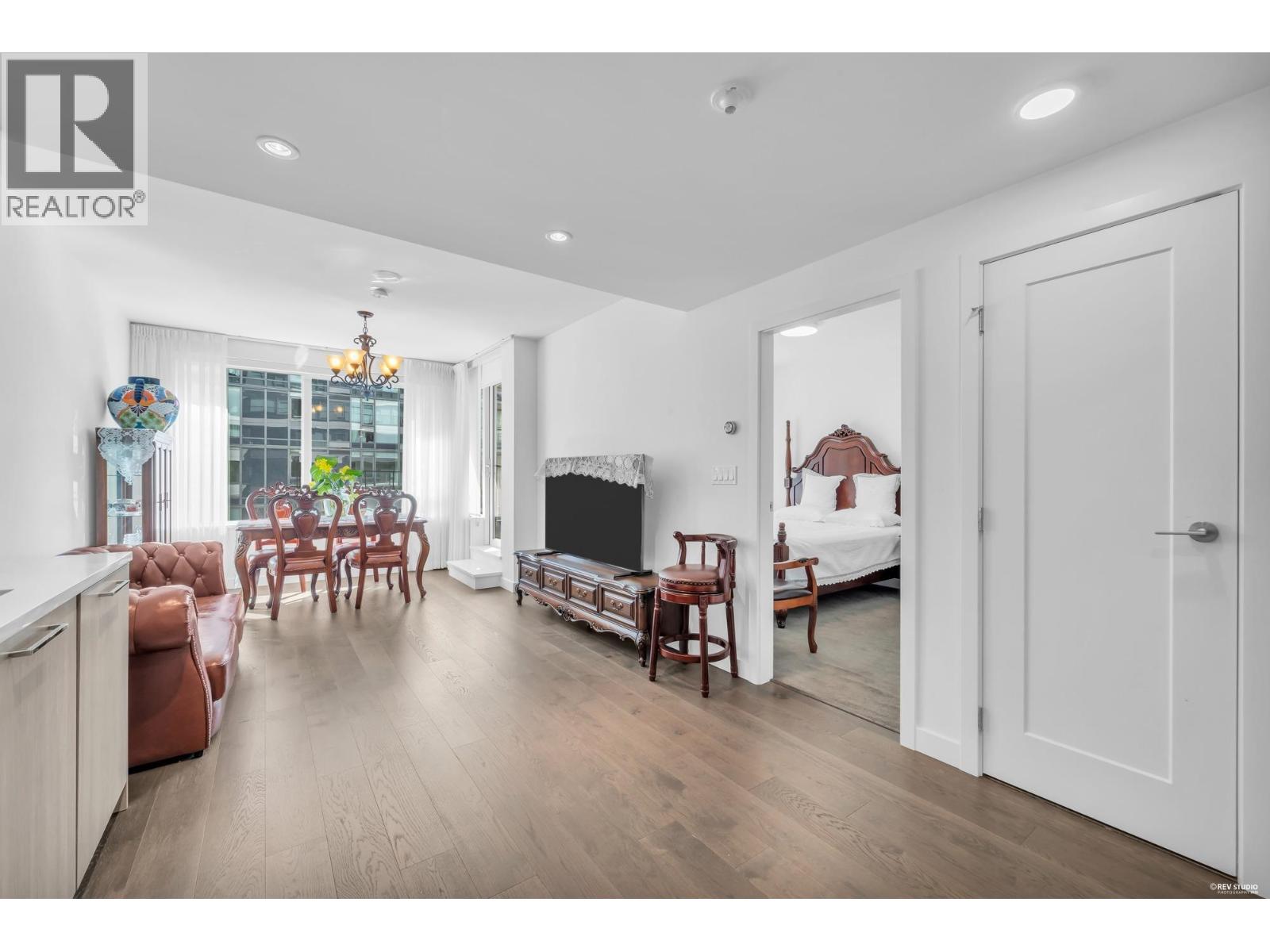 10xx 8169 MCMYN WAY, Richmond — photo 2
