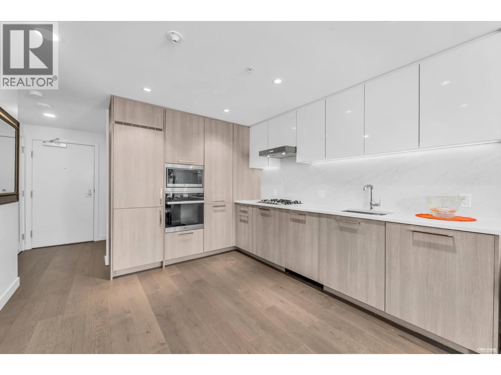 10xx 8169 MCMYN WAY, Richmond — photo 3
