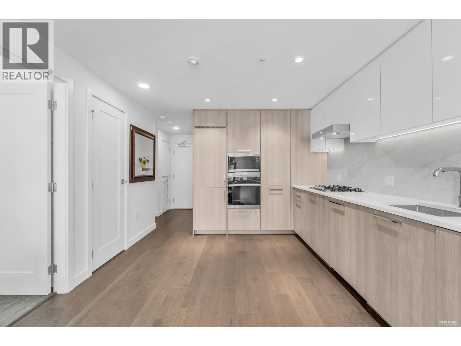 10xx 8169 MCMYN WAY, Richmond — photo 4