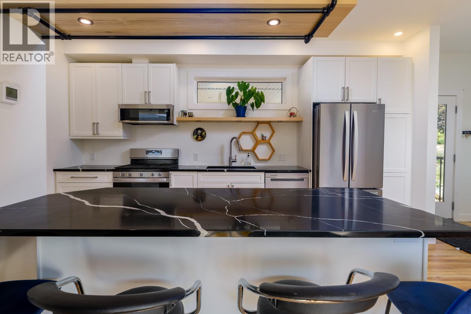 1007 Silvertip Road - 8