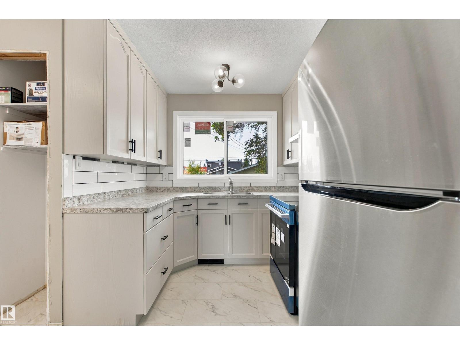 9908 99 ST - 14
