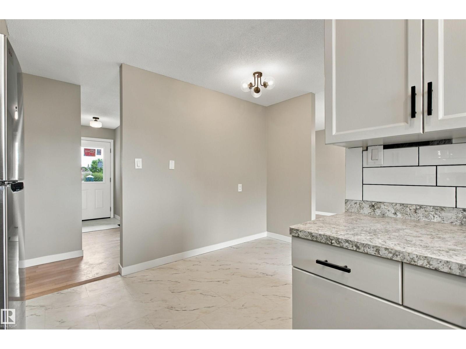 9908 99 ST - 17