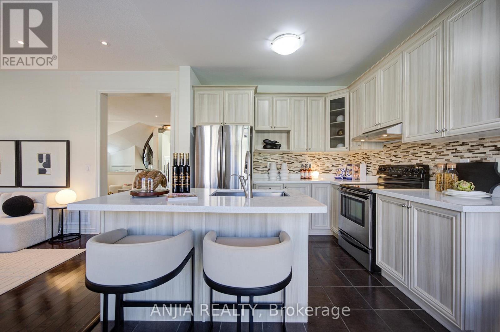 68 OLD FIELD CRESCENT - 19