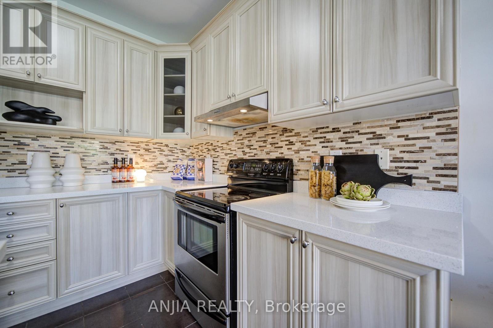 68 OLD FIELD CRESCENT - 23