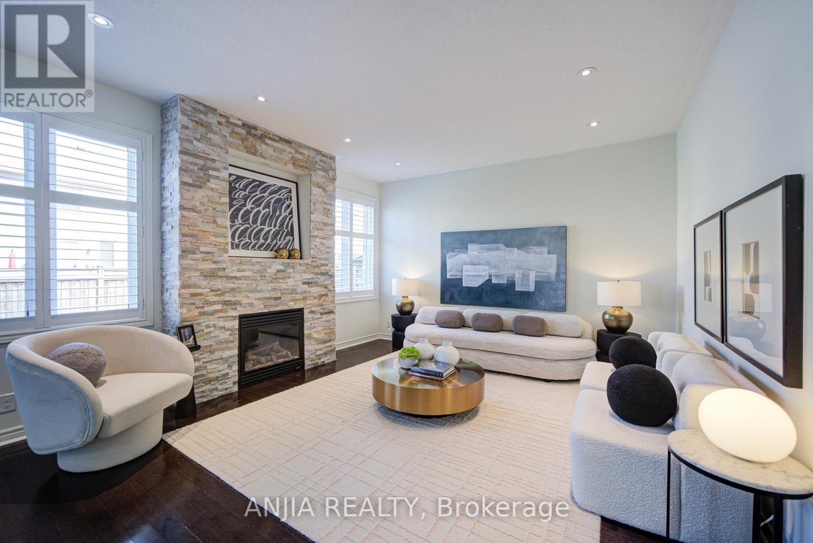 68 OLD FIELD CRESCENT - 25