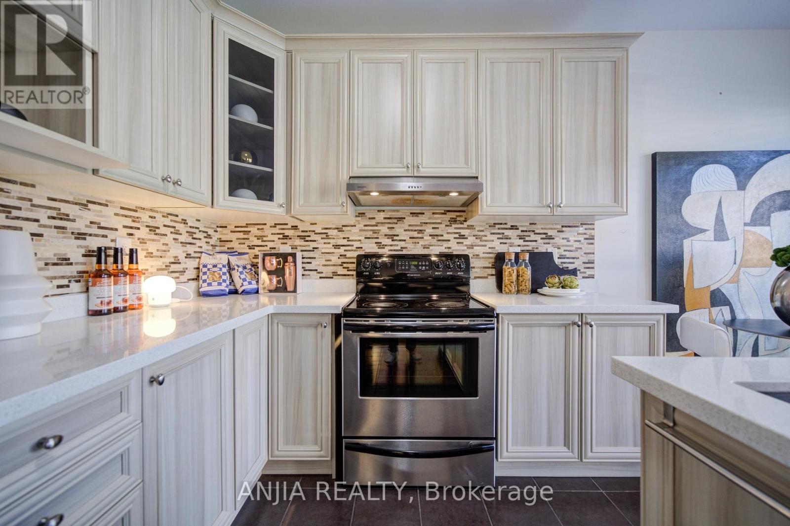 68 OLD FIELD CRESCENT - 16