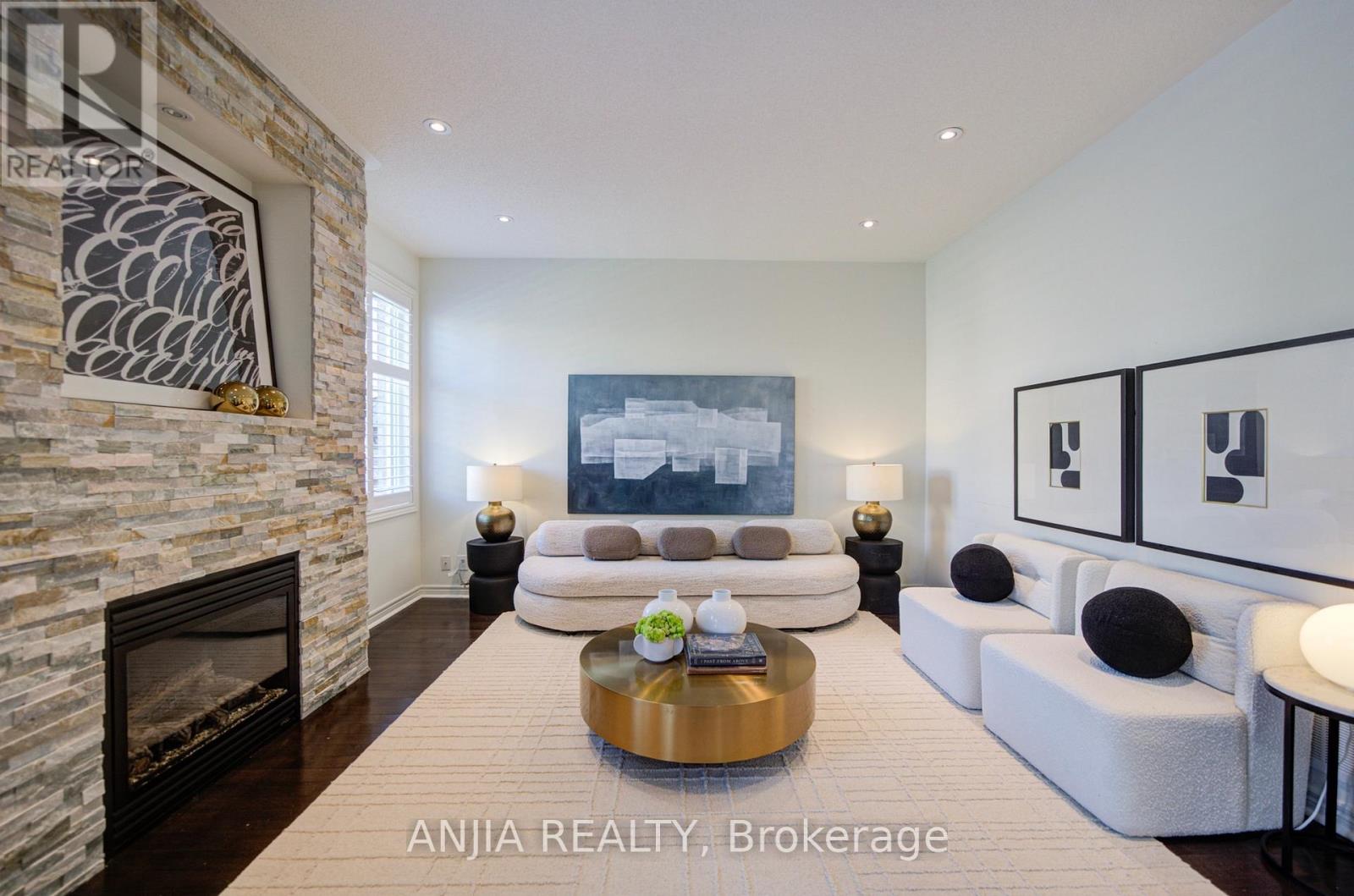 68 OLD FIELD CRESCENT - 26