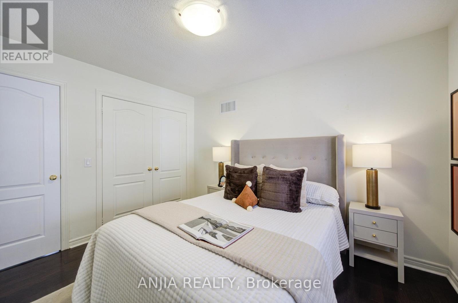 68 OLD FIELD CRESCENT - 42