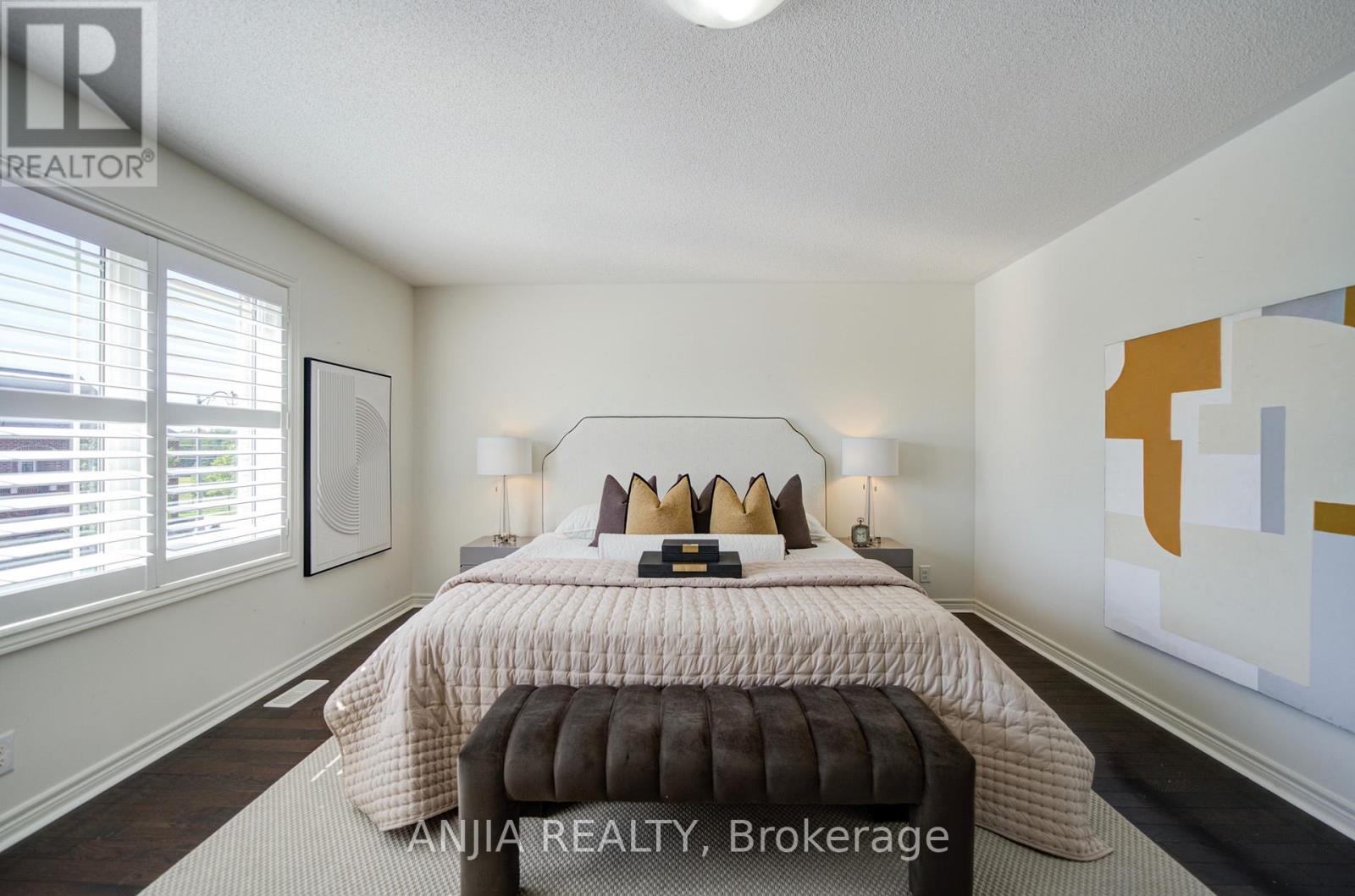 68 OLD FIELD CRESCENT - 35