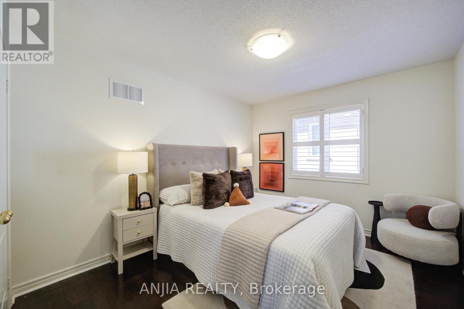 68 OLD FIELD CRESCENT - 41