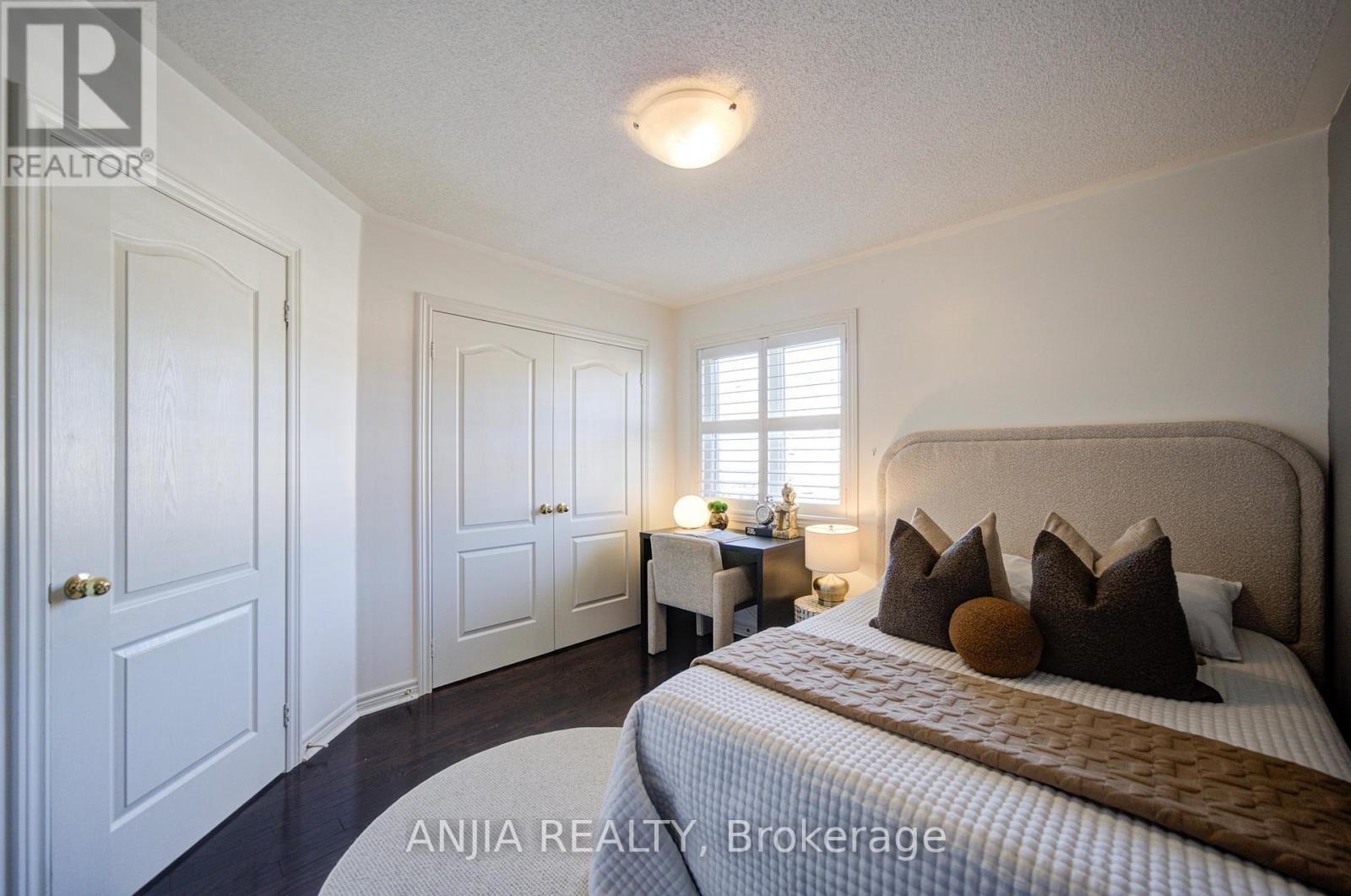 68 OLD FIELD CRESCENT - 44