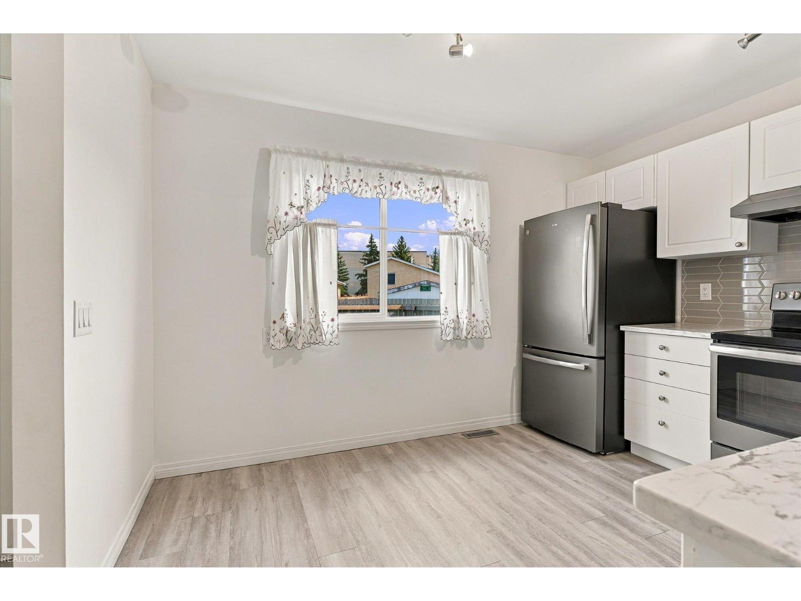 #3 18010 98 AV NW - 12