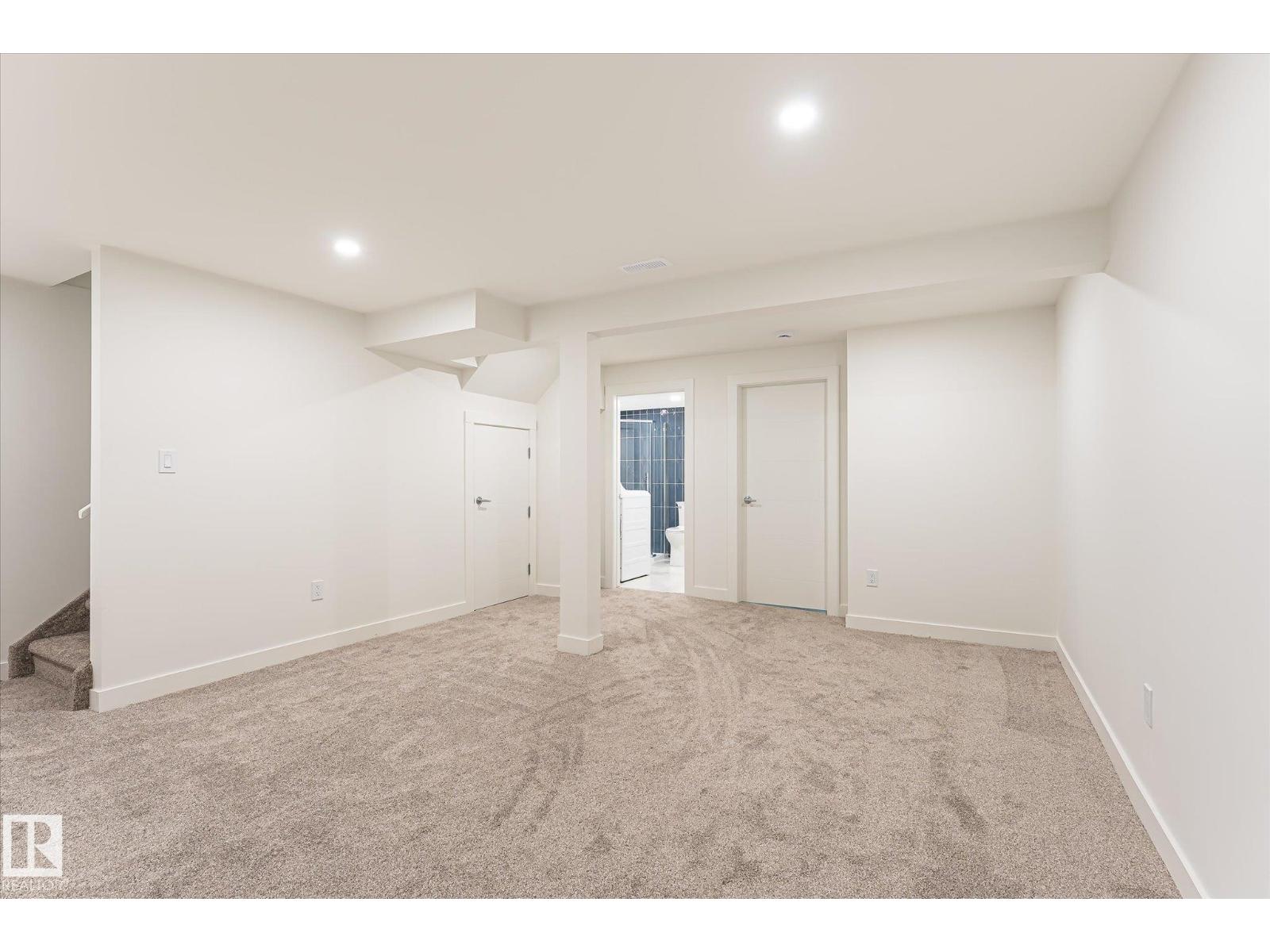 #3 18010 98 AV NW - 29