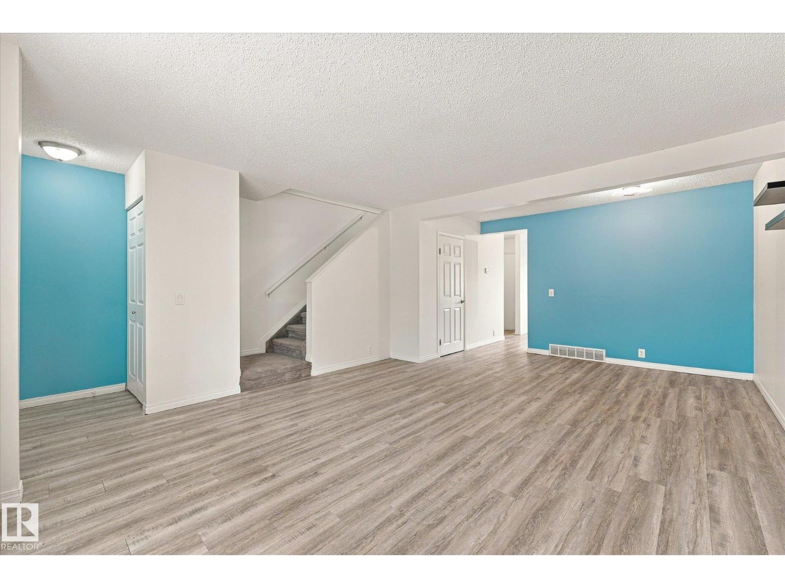 #3 18010 98 AV NW - 5