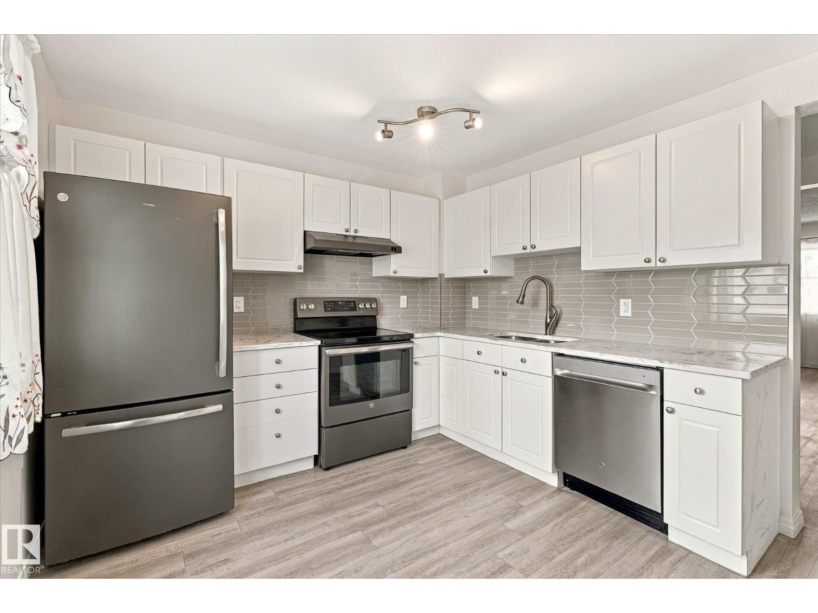 #3 18010 98 AV NW - 9