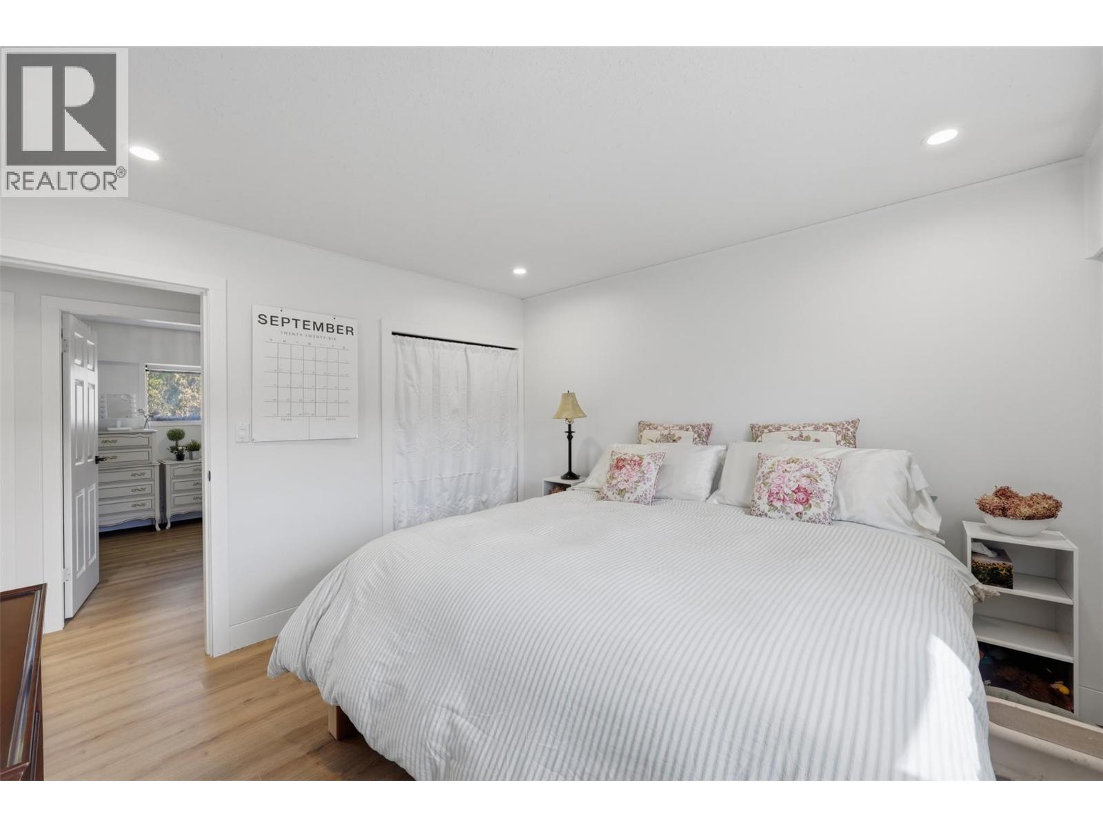 2366 GLENVIEW Avenue - 22