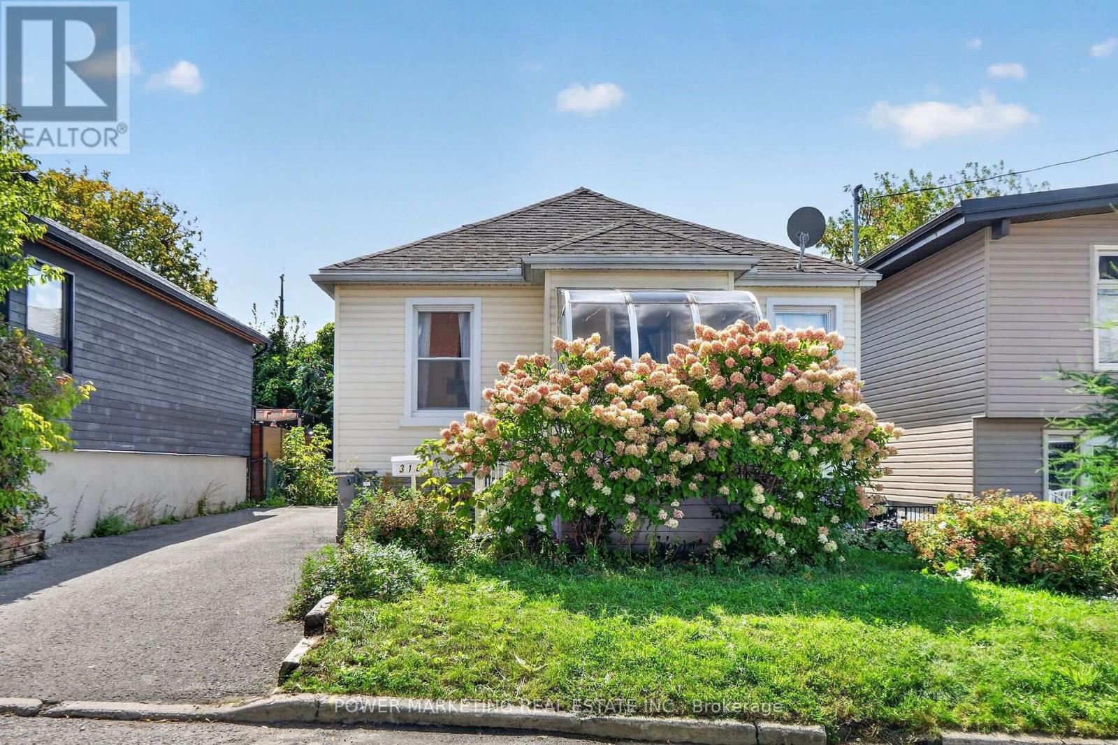 318 SHAKESPEARE STREET - 1