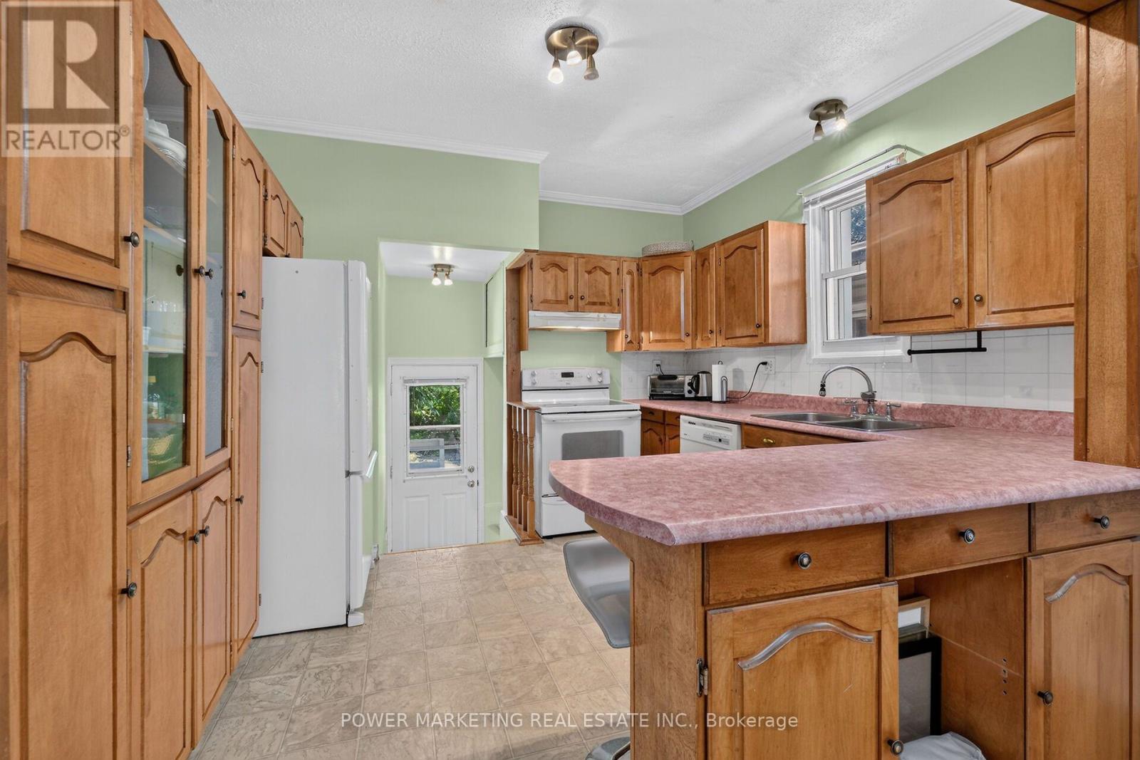 318 SHAKESPEARE STREET - 15
