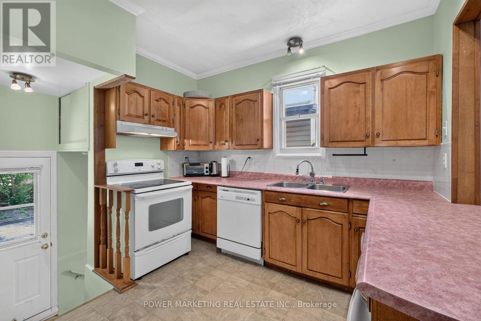 318 SHAKESPEARE STREET - 17