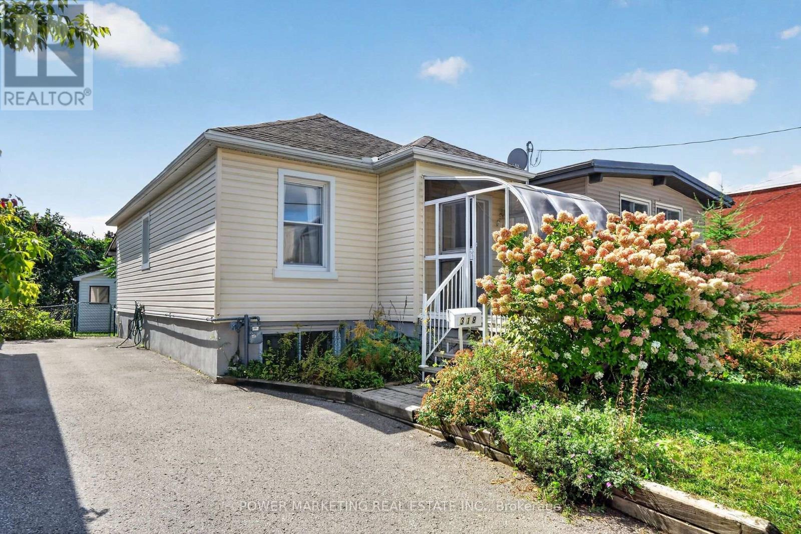 318 SHAKESPEARE STREET - 2