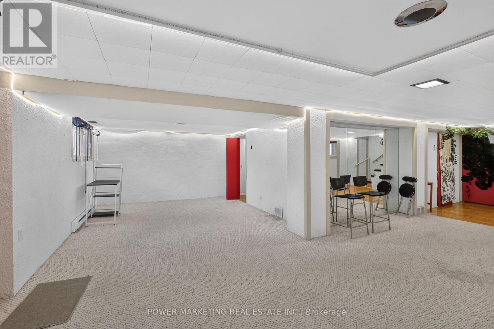 318 SHAKESPEARE STREET - 35