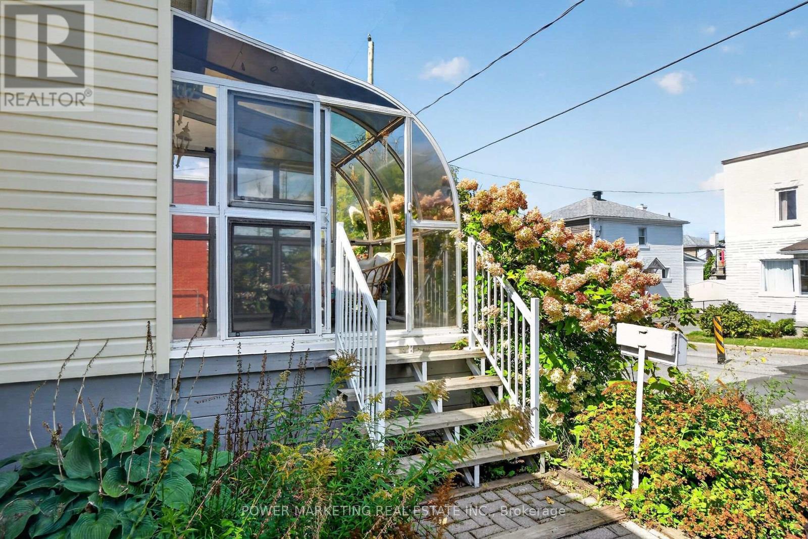 318 SHAKESPEARE STREET - 4