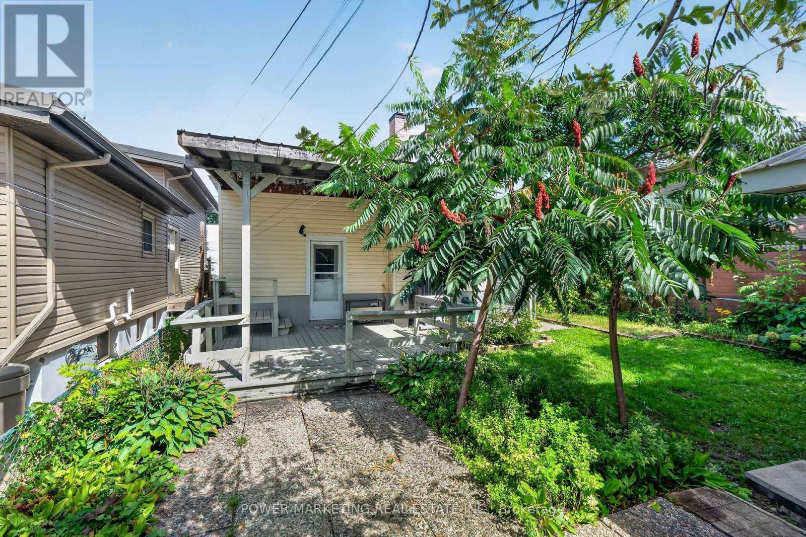 318 SHAKESPEARE STREET - 41