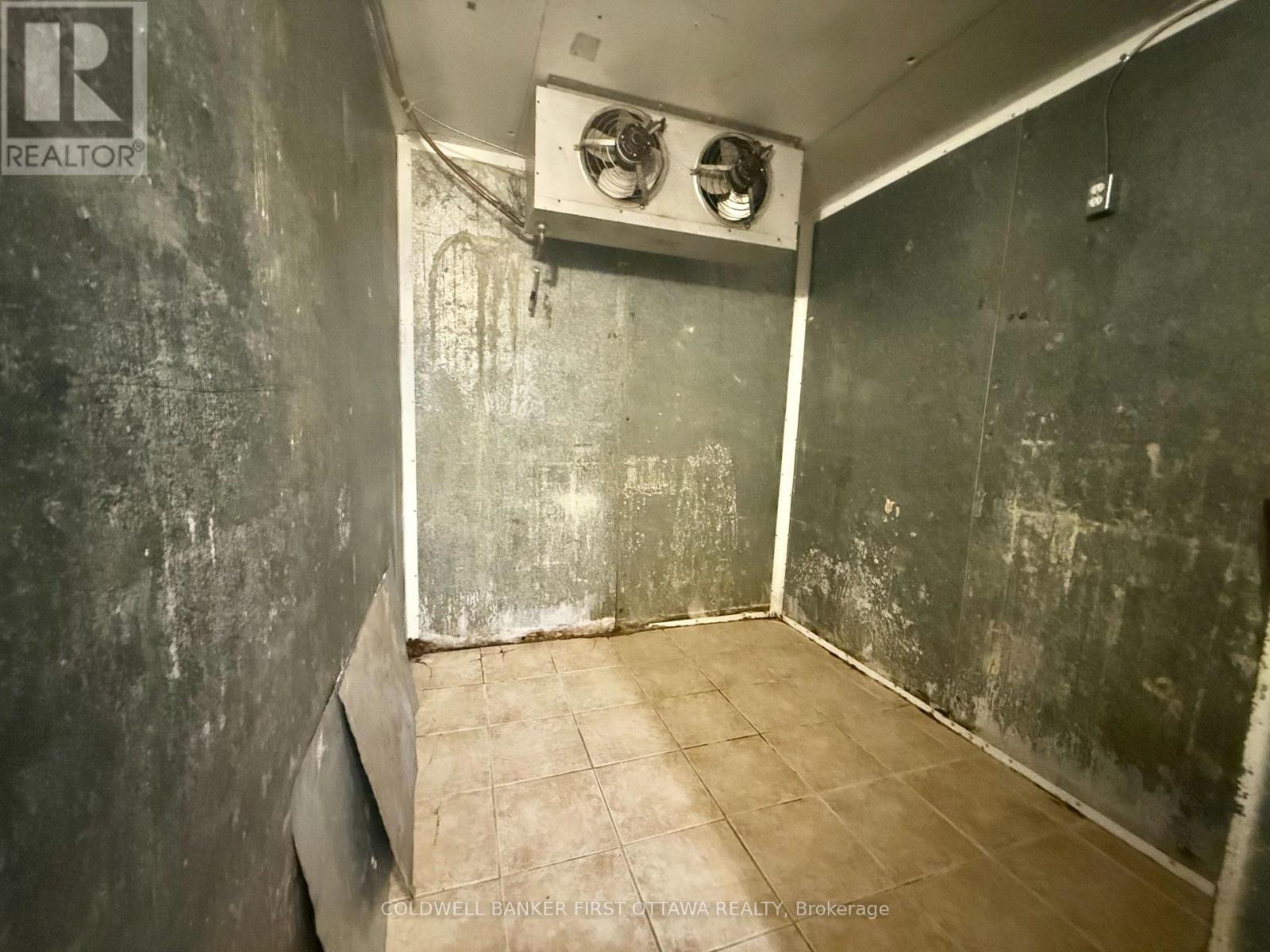 Retail for Rent in Ottawa – 690-B SOMERSET STREET W, Ottawa – MLS# X13775726 - Image 29