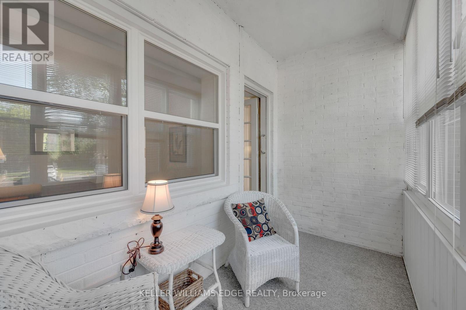 #9 824 BRANT STREET - 13