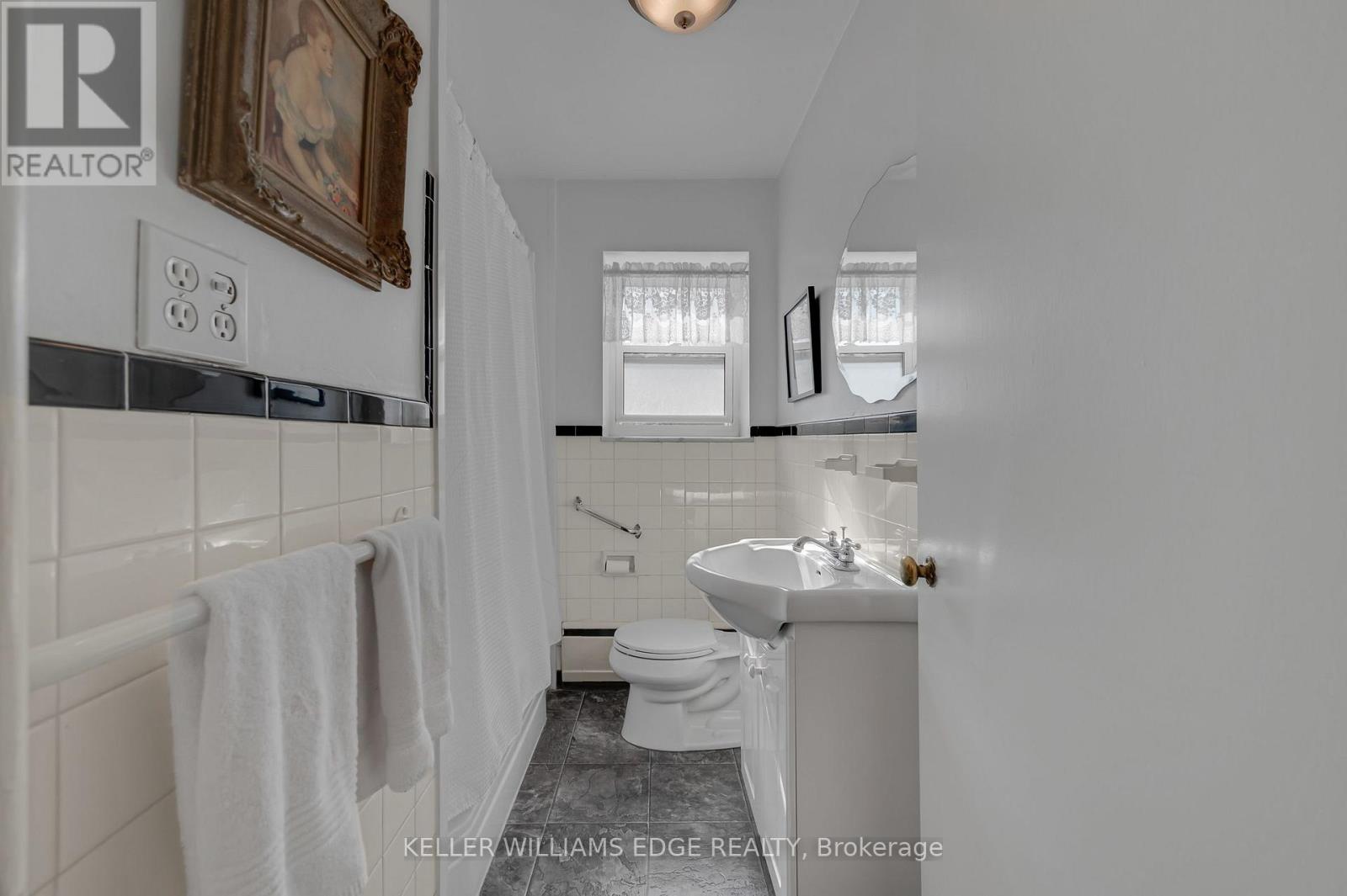 #9 824 BRANT STREET - 19