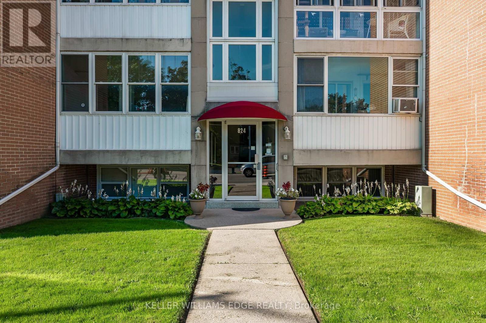 #9 824 BRANT STREET - 2