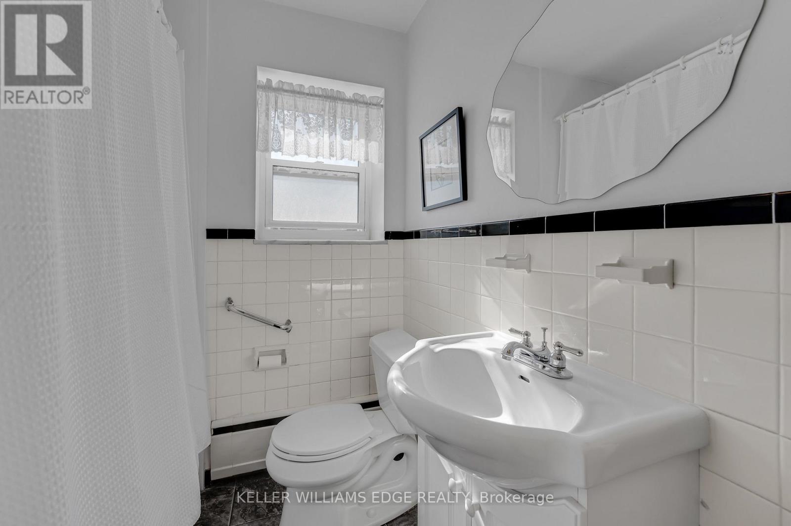 #9 824 BRANT STREET - 20