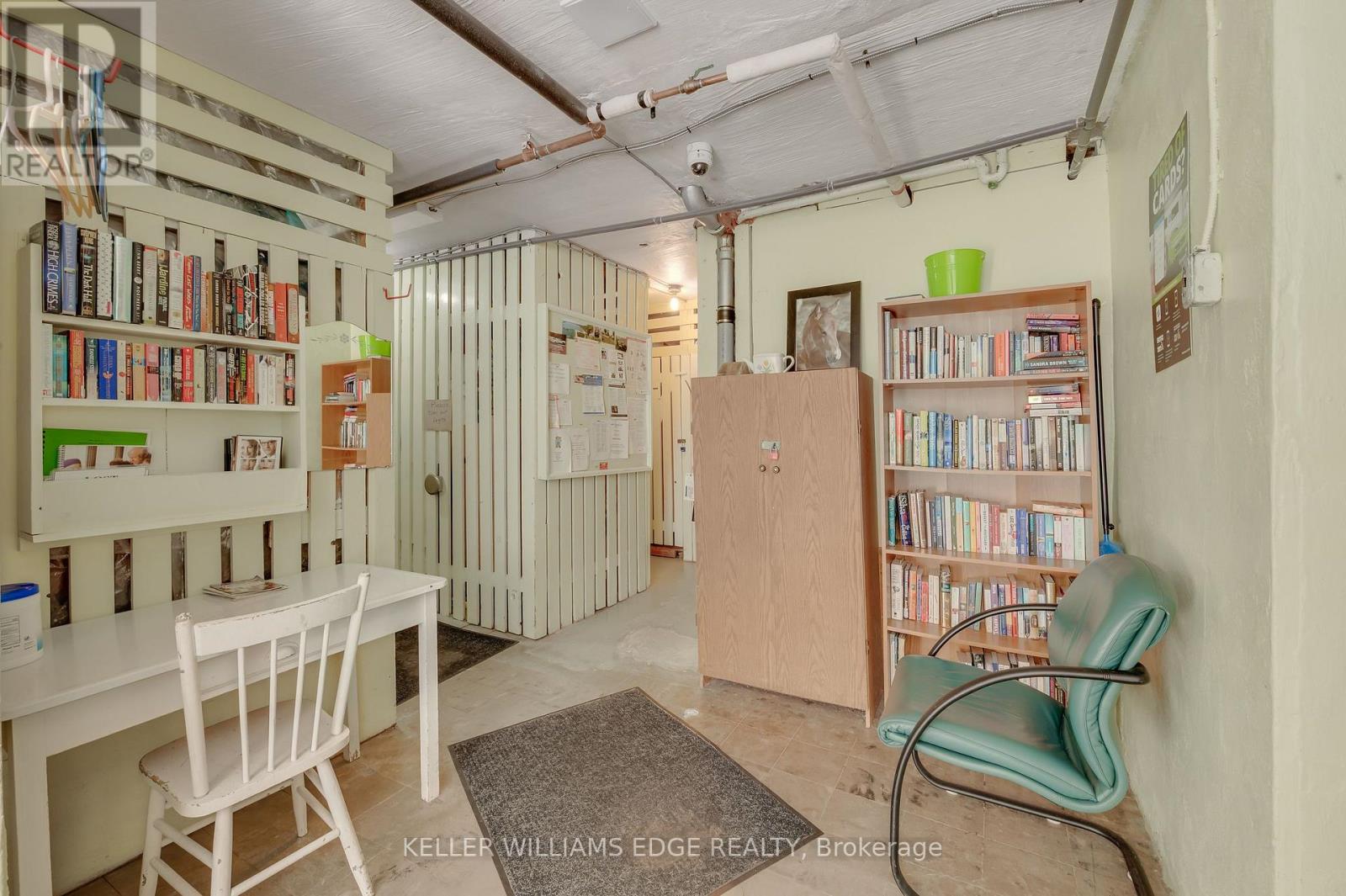#9 824 BRANT STREET - 25