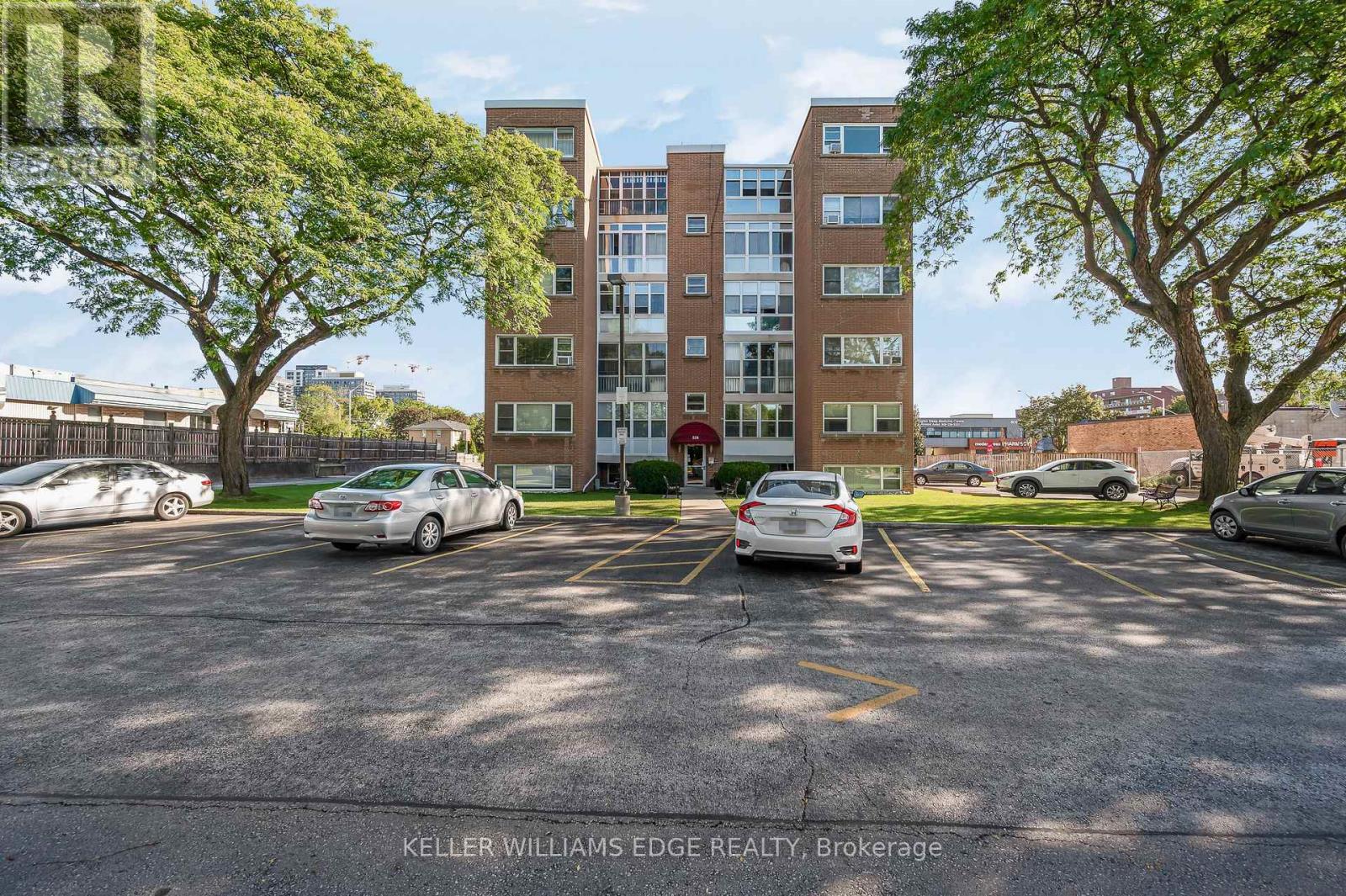 #9 824 BRANT STREET - 29