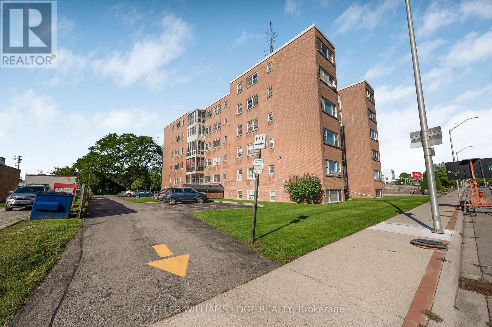 #9 824 BRANT STREET - 3