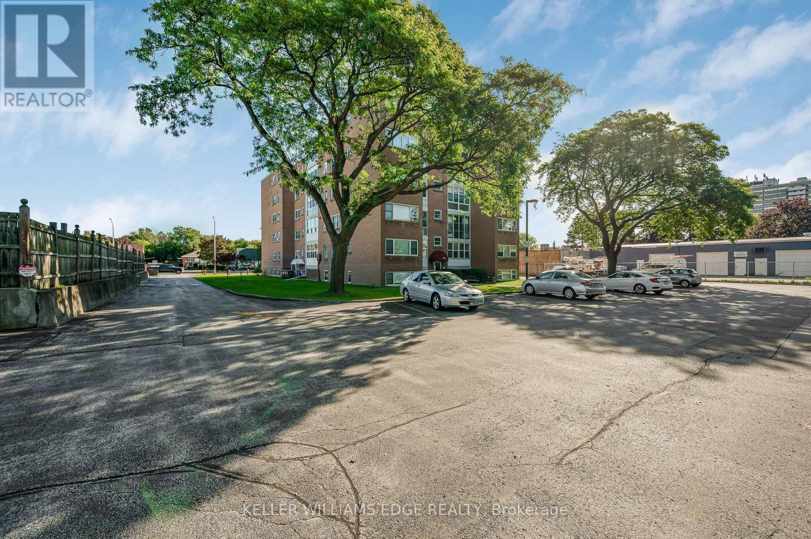 #9 824 BRANT STREET - 31